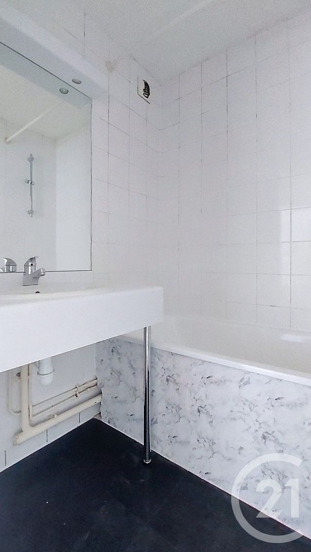 Appartement F2 à vendre - 2 pièces - 38.7 m2 - LOGNES - 77 - ILE-DE-FRANCE - Century 21 Agence Du Val