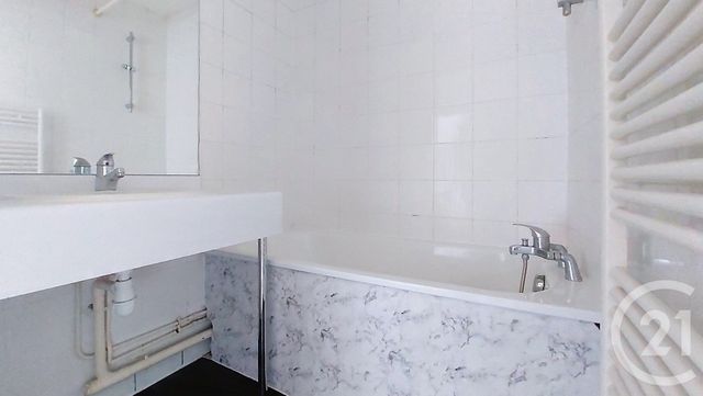 Appartement F2 à vendre - 2 pièces - 38.7 m2 - LOGNES - 77 - ILE-DE-FRANCE - Century 21 Agence Du Val