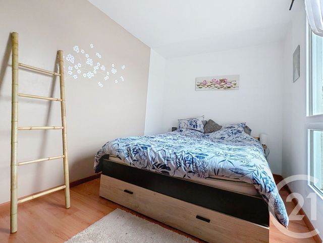 Appartement F4 à vendre - 4 pièces - 81.35 m2 - LOGNES - 77 - ILE-DE-FRANCE - Century 21 Agence Du Val